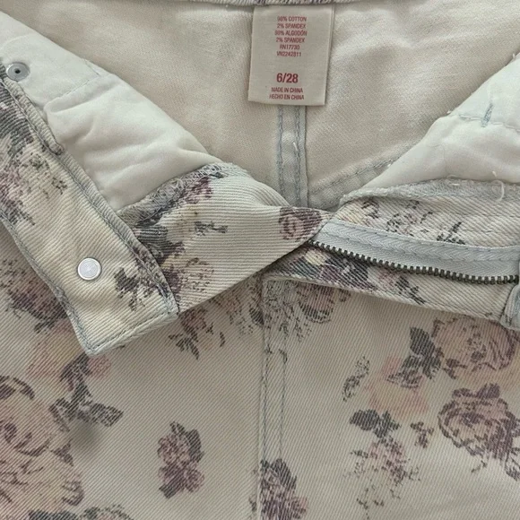 Mossimo Supply Co Cream and Pink High Waist Floral Shorts - Picture 3 of 3